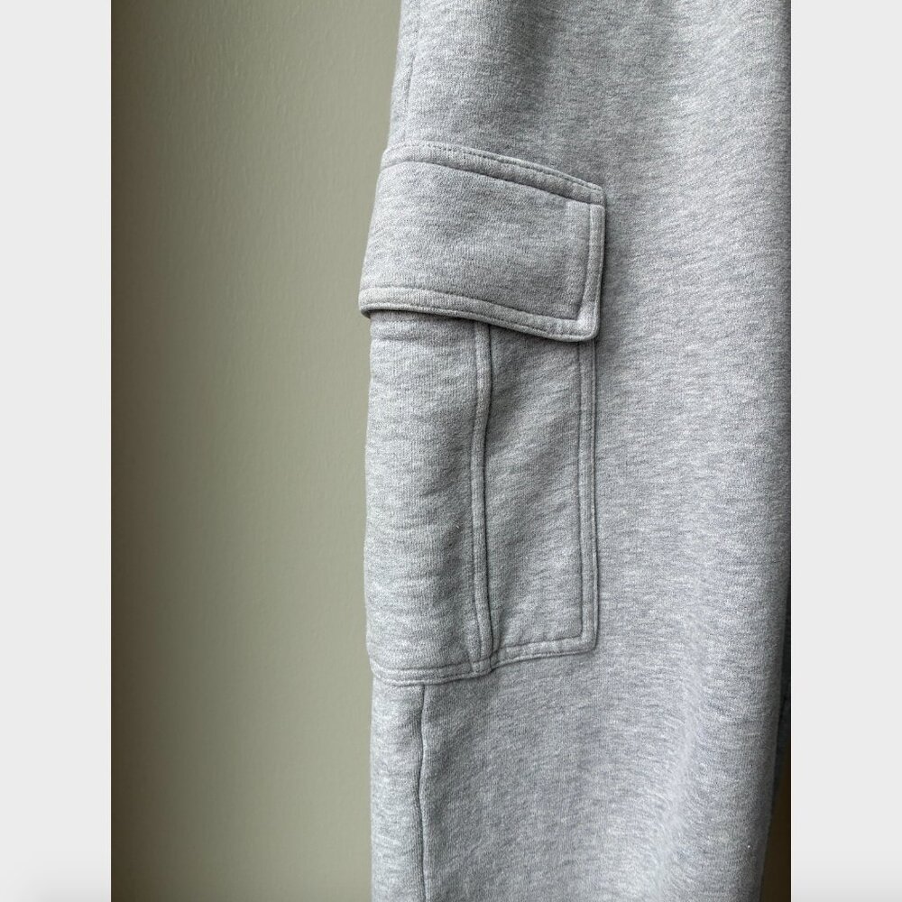 Aritzia TNA Gray Cozy Fleece Mega Cargo Oversized Sweatpant - Size XS - Picture 6 of 11